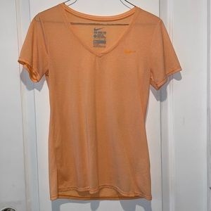 🔥 3 for $15 🔥
Nike duo-dry v-neck t-shirt peachy tangerine Small